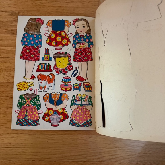 Vintage Japanese Cutout Dressing Book Paper Dolls Made in Japan - Picture 13 of 16